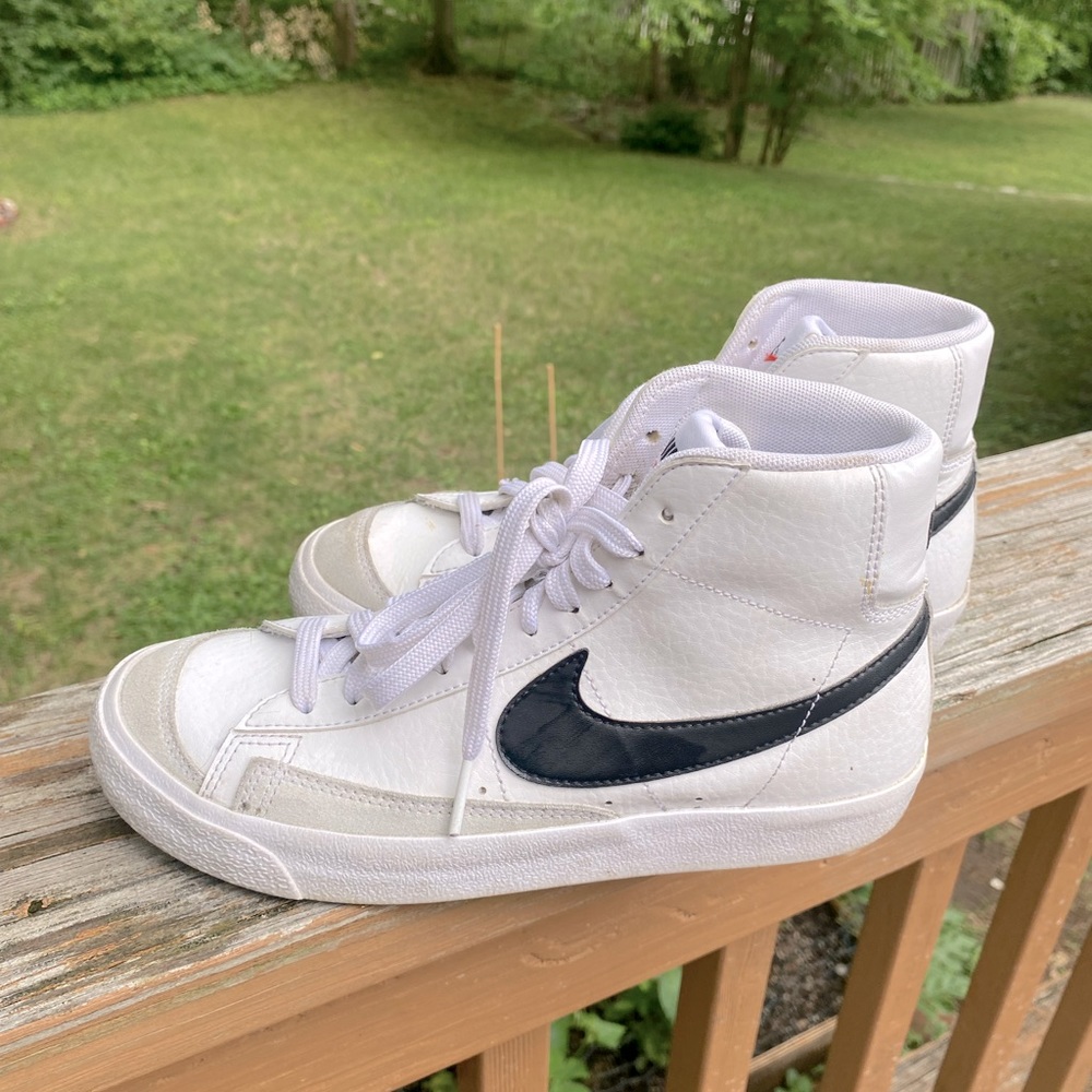 Nike Blazer Mid ‘77 “Big Kids” Youth Size 5.5